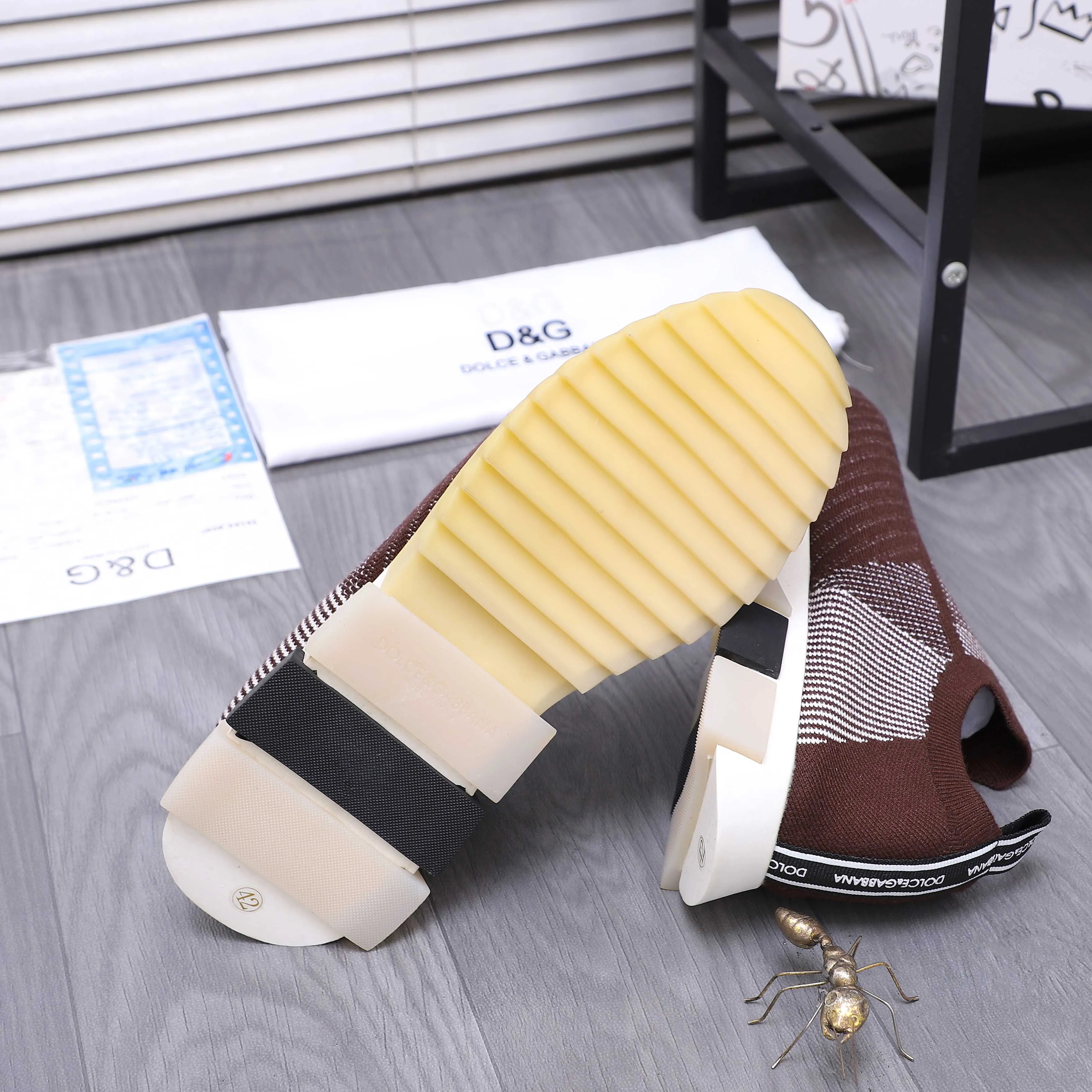 Men's shoes 💰p360 Product trademark: DG (Dolce & Gabbana) casual shoes for couples. Regular size: 36-46 (45.46 is custom-made and non-refundable) Product materials: Selected fly-knit breathable upper, cowhide insole, rubber outsole